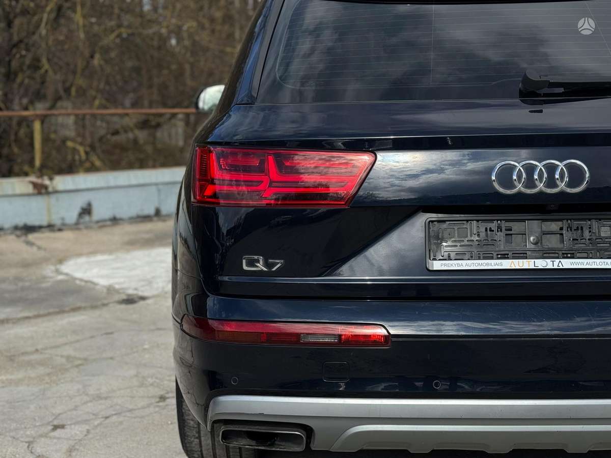 Audi Q7, 3.0 l., off-road / crossover