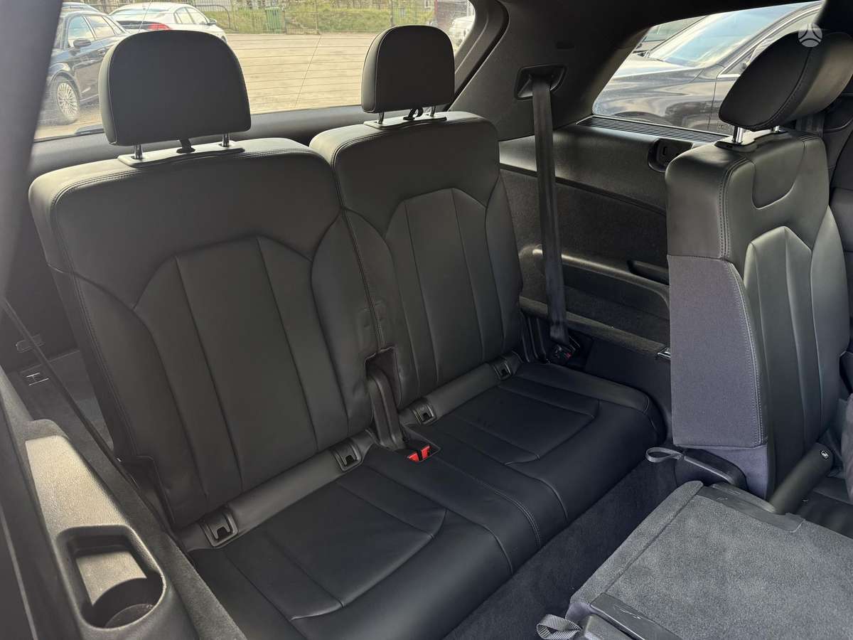 Audi Q7, 3.0 l., off-road / crossover