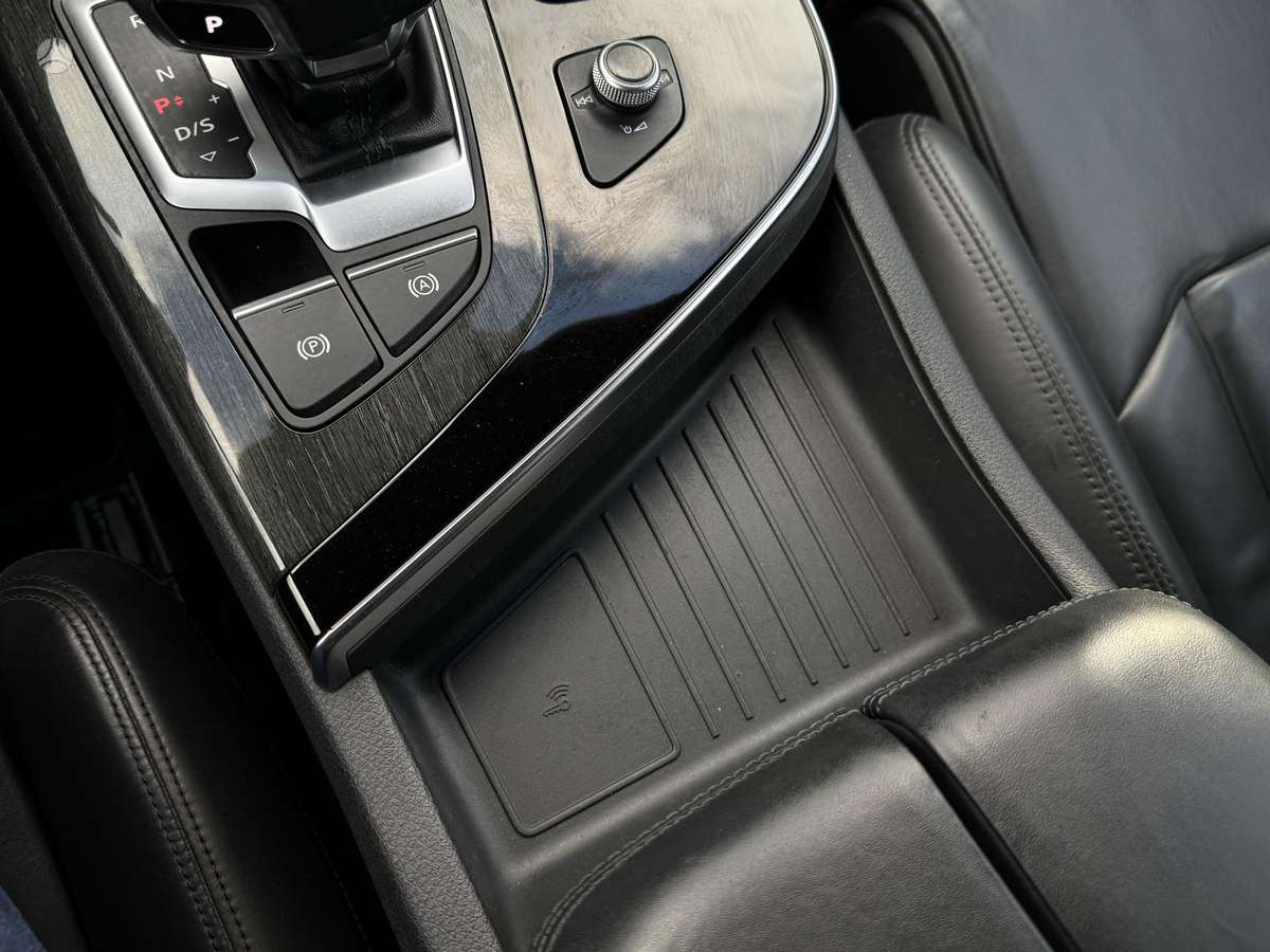 Audi Q7, 3.0 l., off-road / crossover