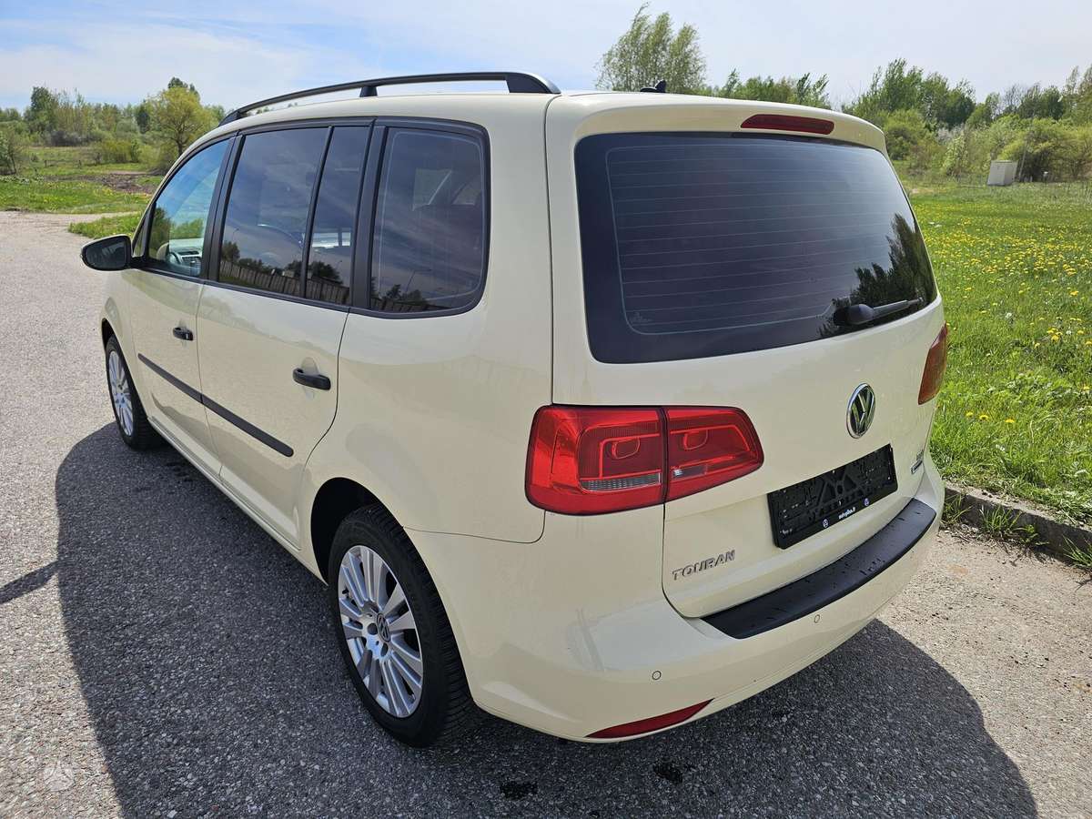 Volkswagen Touran - 11