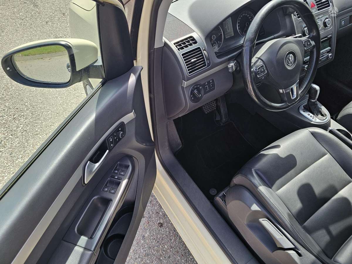 Volkswagen Touran - 4