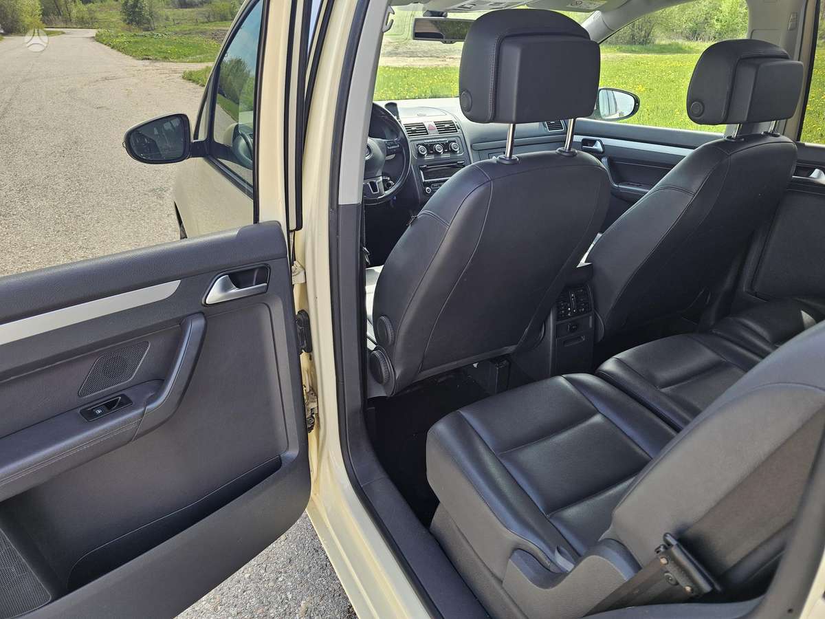 Volkswagen Touran - 12