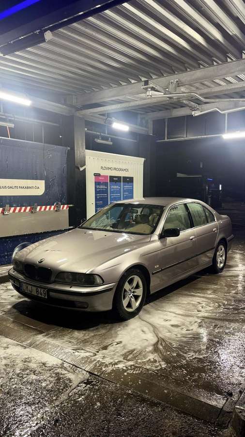 BMW 525, 2.5 l., Седан