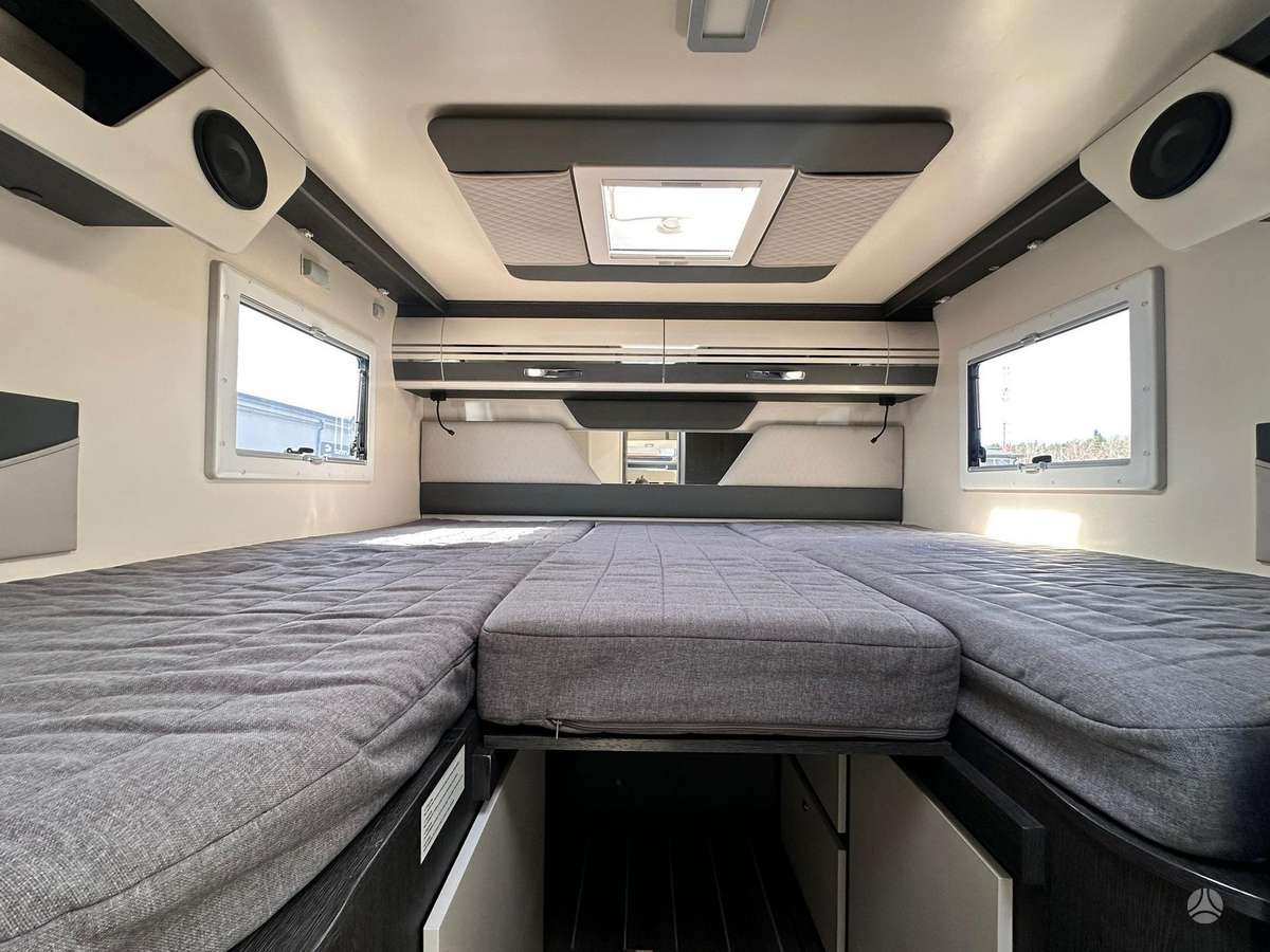 CI International MAGIS 84 XT, campers