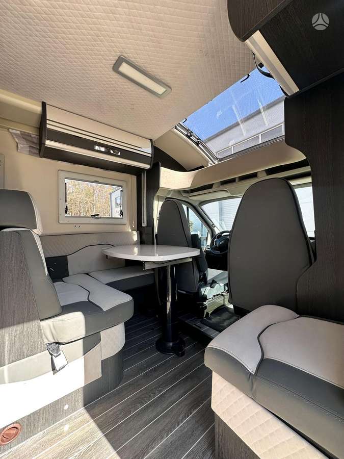 CI International MAGIS 84 XT, campers