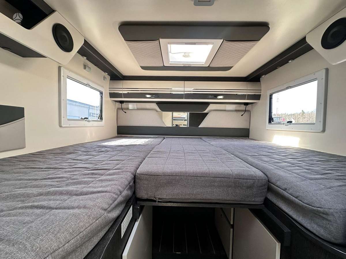 CI International MAGIS 84 XT, campers