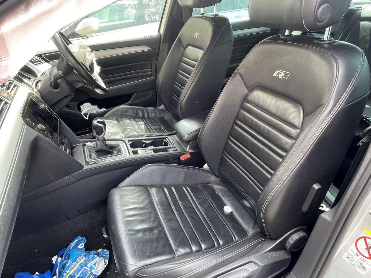 Volkswagen Passat dalimis