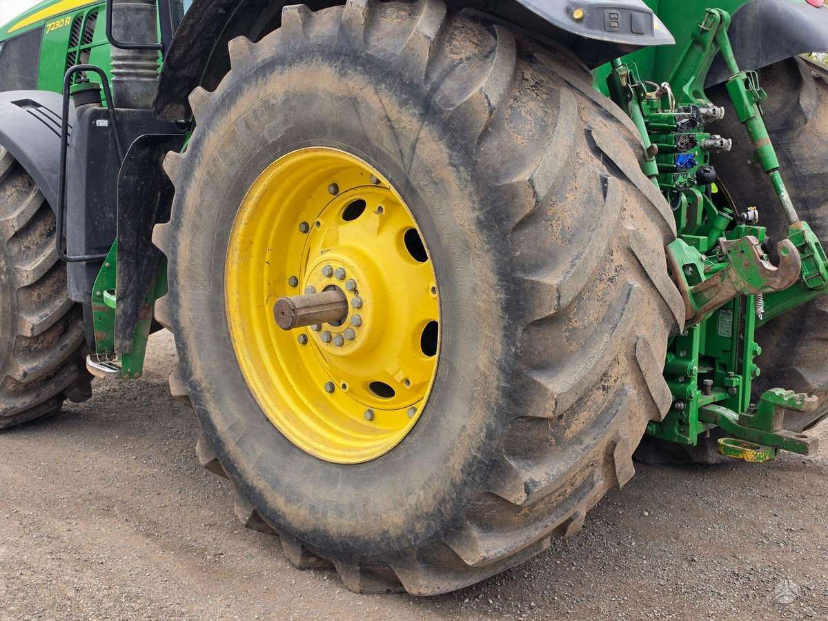 John Deere 7230R, traktoriai