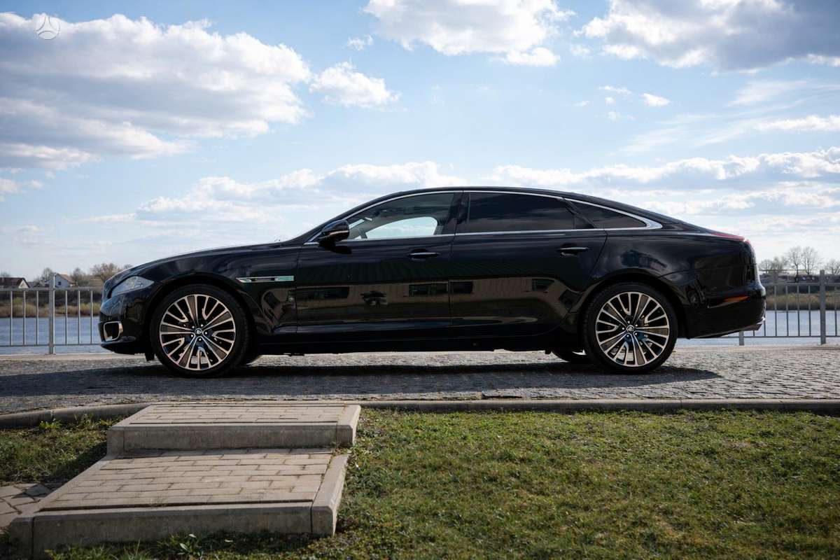 Jaguar XJ, 3.0 l., Седан