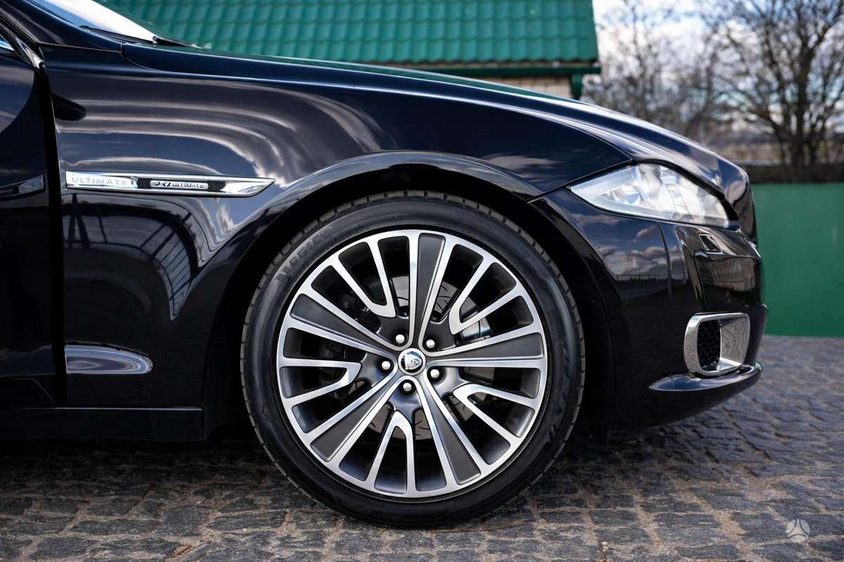 Jaguar XJ, 3.0 l., Седан
