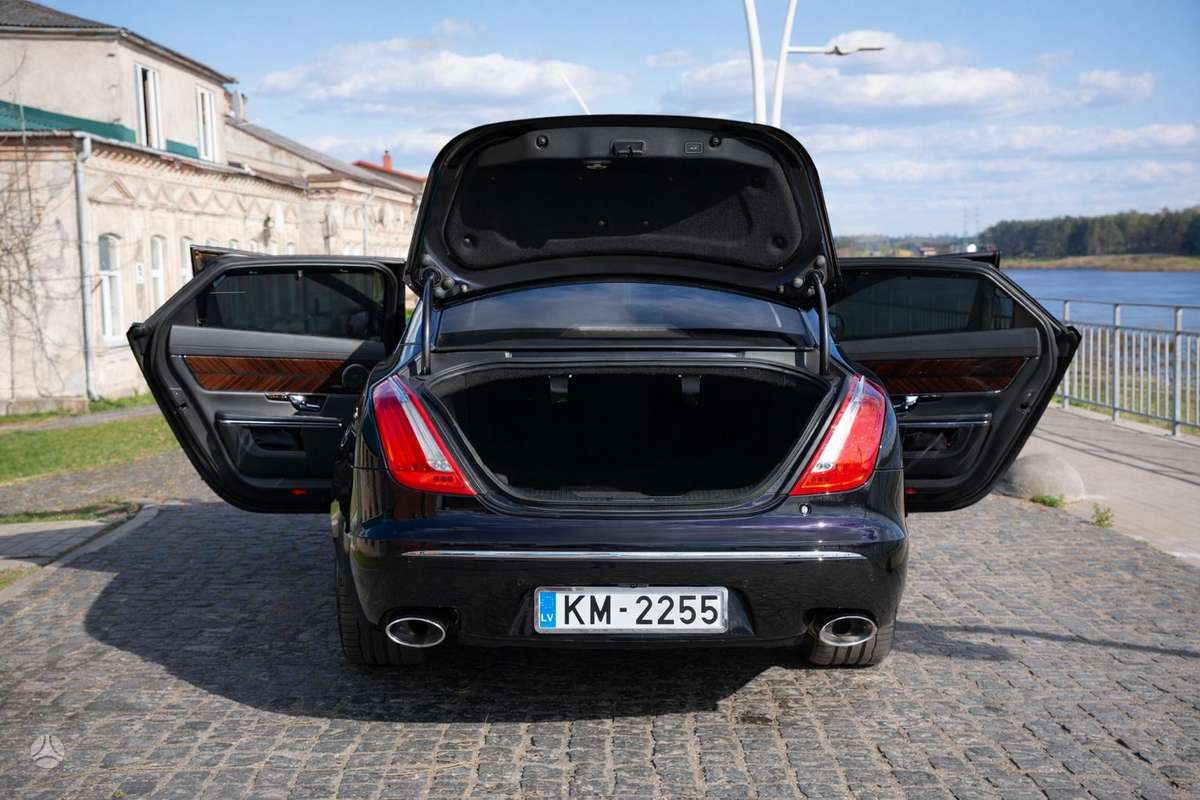 Jaguar XJ, 3.0 l., Седан