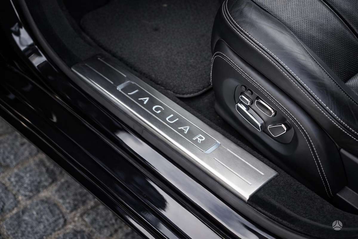 Jaguar XJ, 3.0 l., Седан