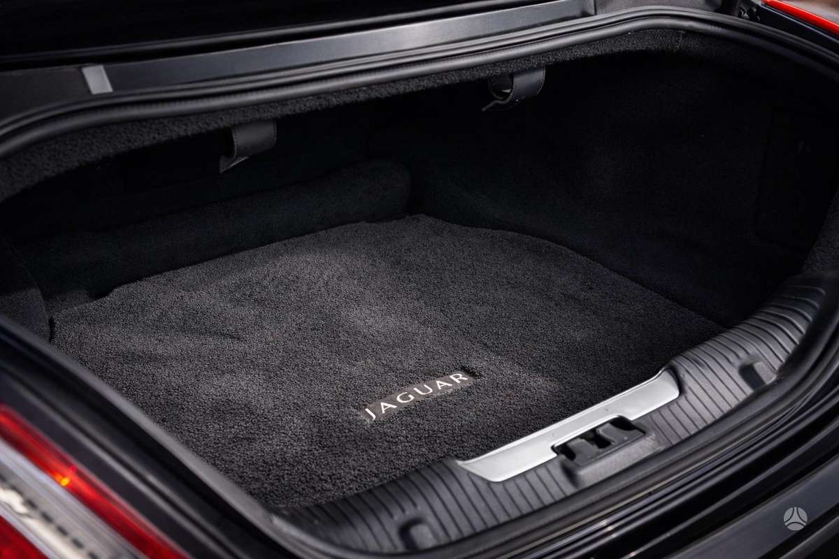 Jaguar XJ, 3.0 l., Седан