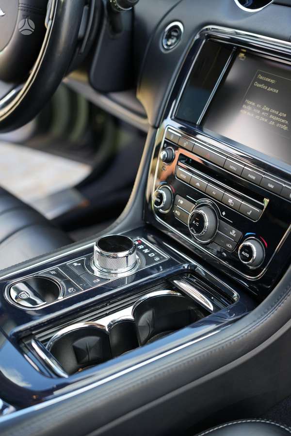 Jaguar XJ, 3.0 l., Седан