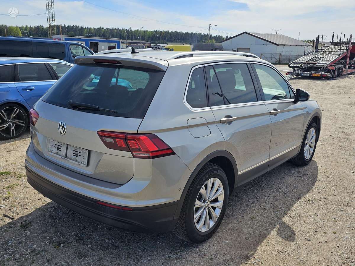 Volkswagen Tiguan - 4