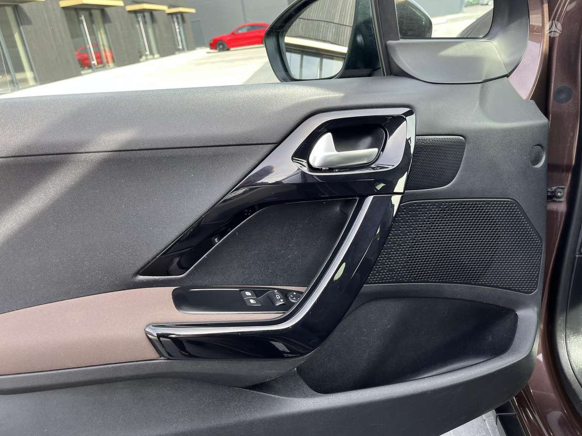 Peugeot 2008 - 8