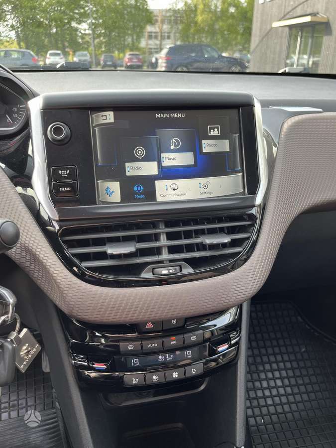 Peugeot 2008 - 10