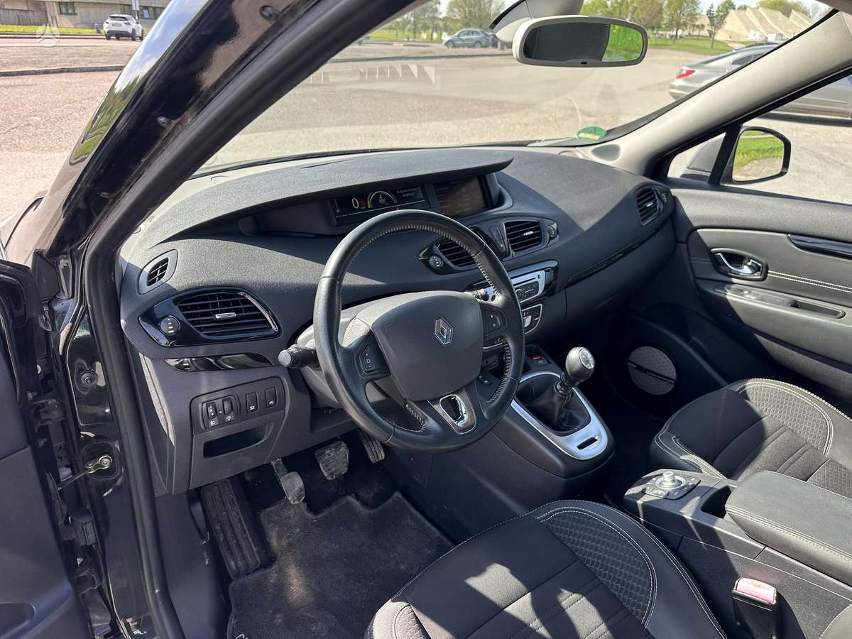 Renault Grand Scenic - 10