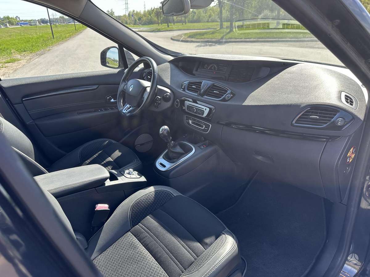 Renault Grand Scenic - 11