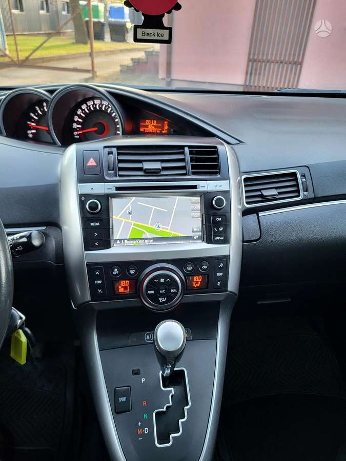 Toyota Verso, 2.2 l., Хэтчбек