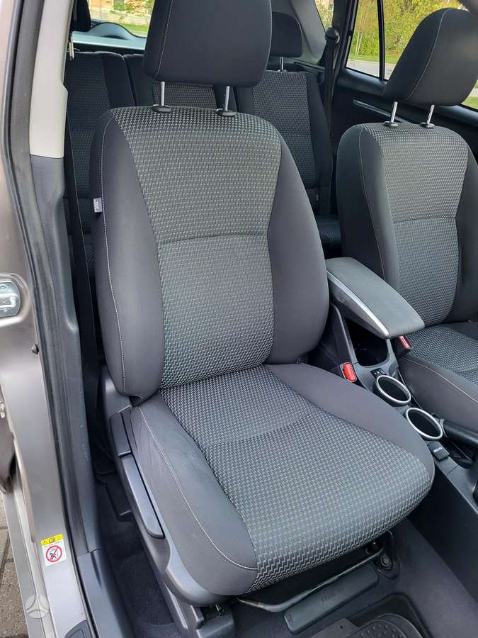 Toyota Verso, 2.2 l., Хэтчбек