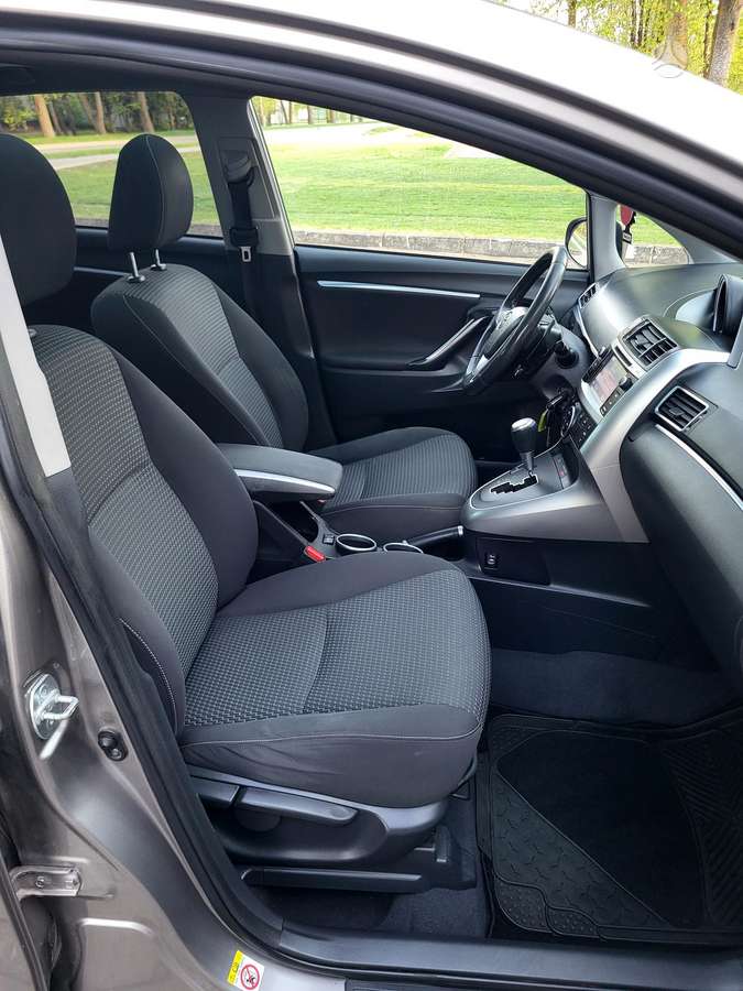 Toyota Verso, 2.2 l., Хэтчбек