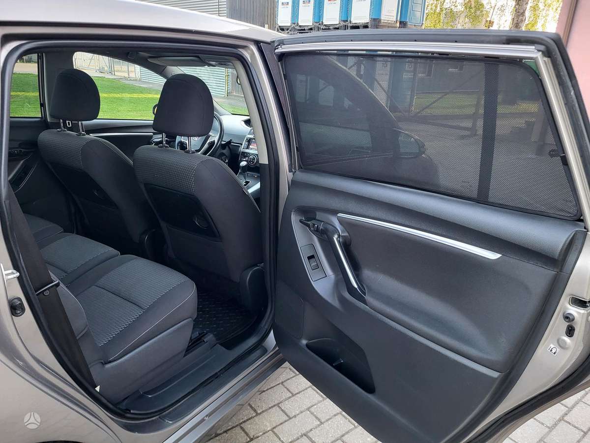 Toyota Verso, 2.2 l., Хэтчбек