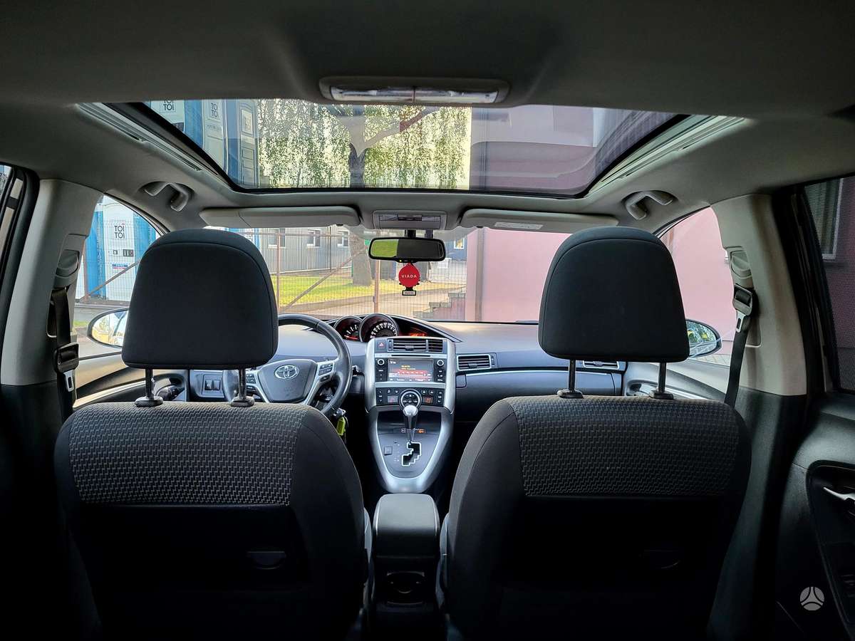 Toyota Verso, 2.2 l., Хэтчбек