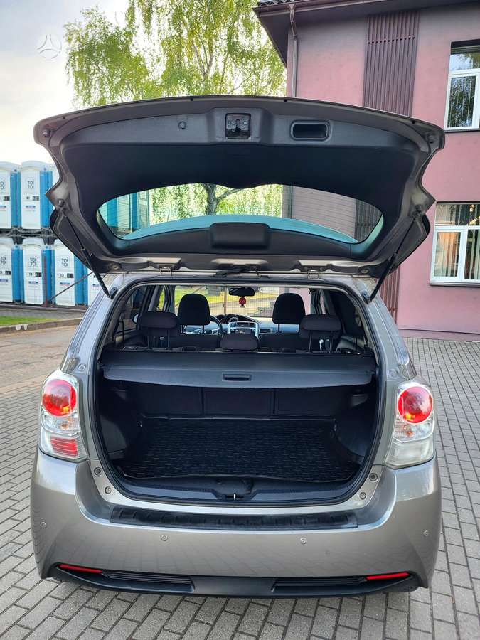 Toyota Verso, 2.2 l., Хэтчбек