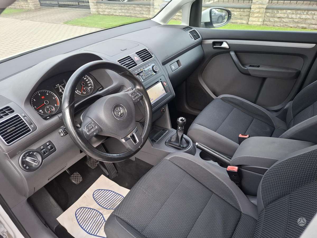 Volkswagen Touran - 9