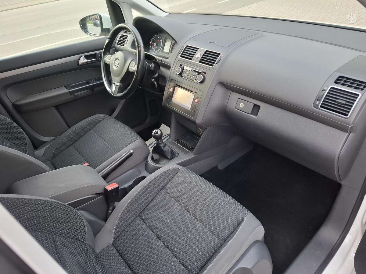 Volkswagen Touran - 10