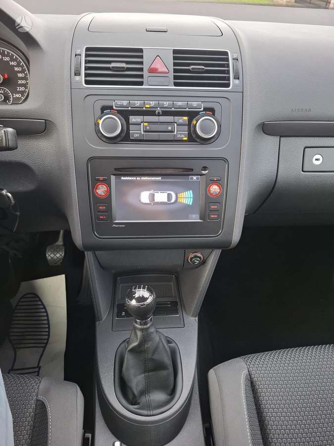 Volkswagen Touran - 11