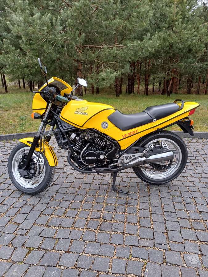 Honda VF 400cc, street / classic