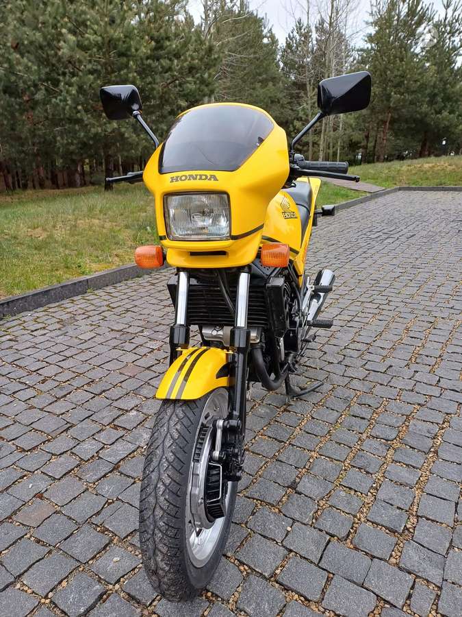 Honda VF 400cc, street / classic