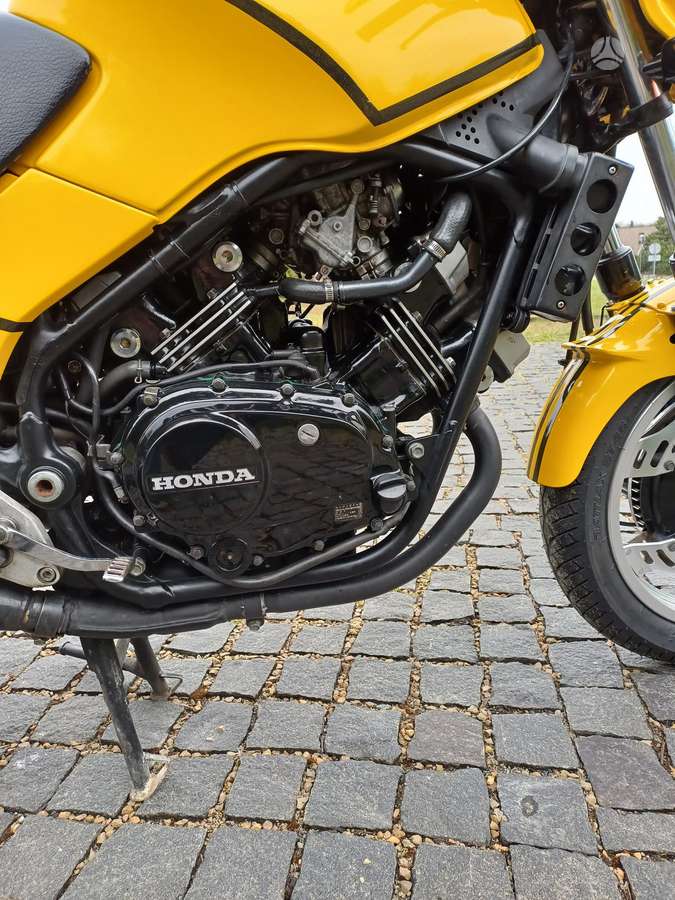 Honda VF 400cc, street / classic