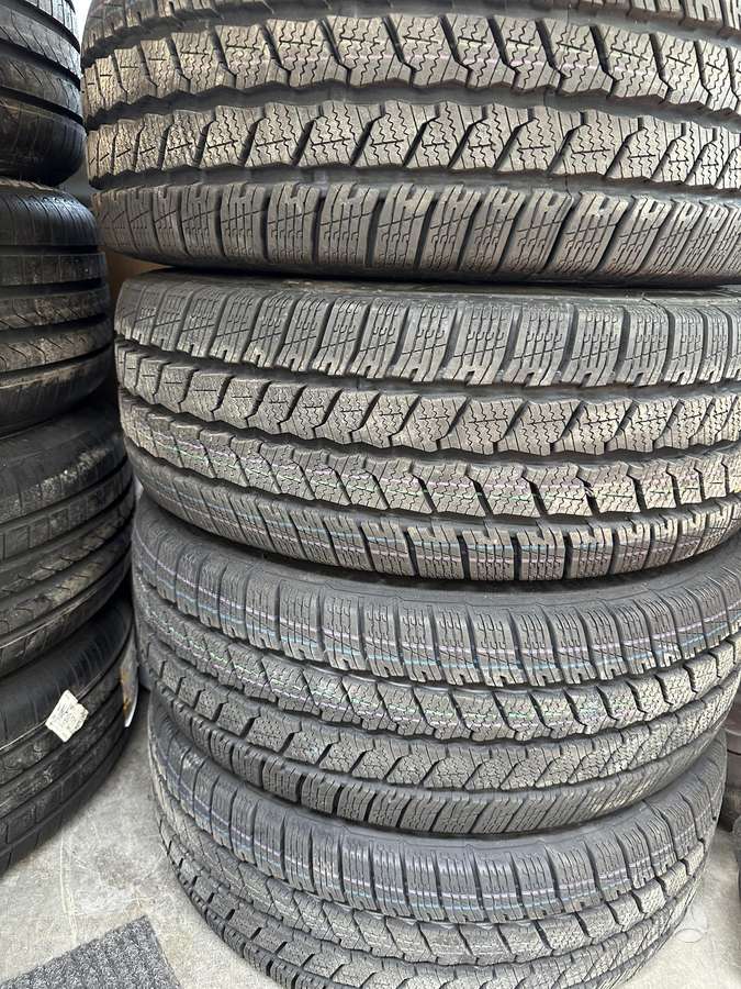Continental Van Contact Winter, all-season 235/65 R16