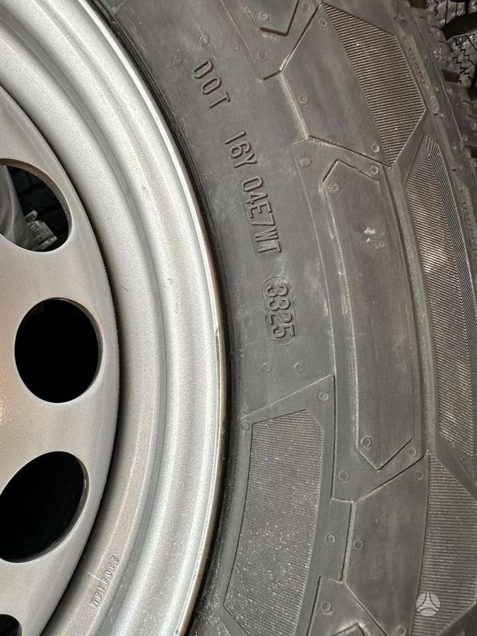 Continental Van Contact Winter, all-season 235/65 R16