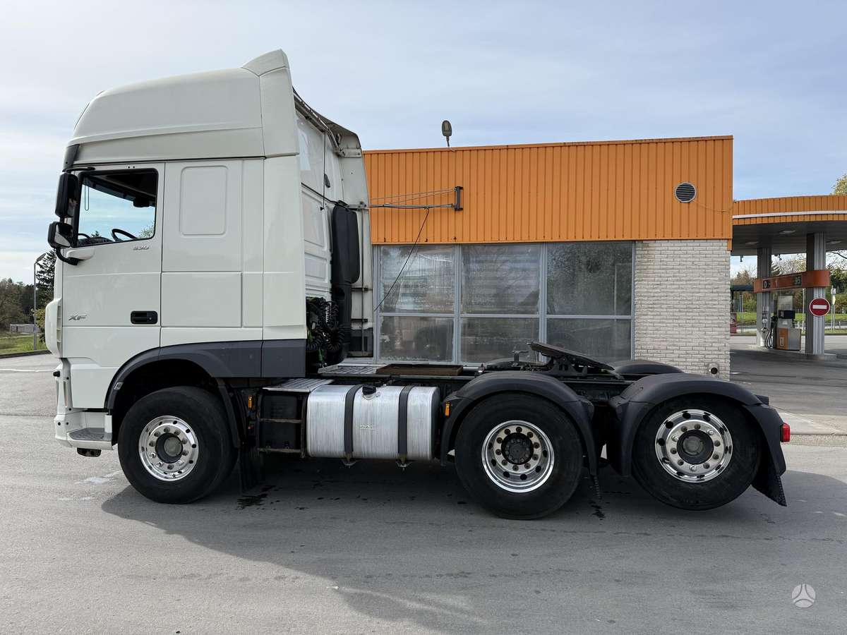 DAF XF530, double sleeper