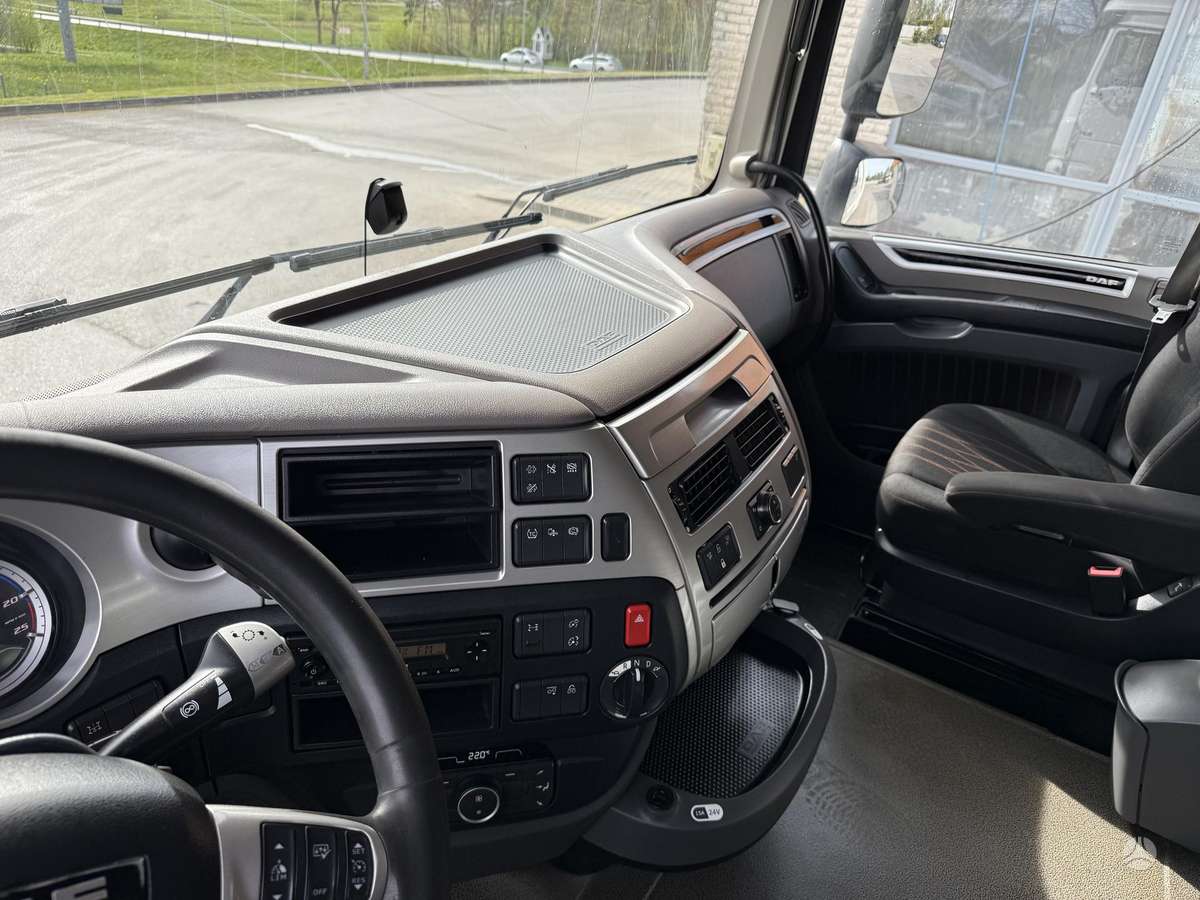 DAF XF530, double sleeper