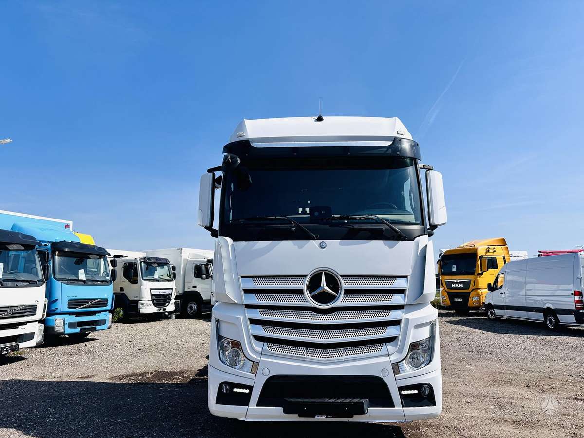 Mercedes-Benz 1845 Actros Big Space, double sleeper