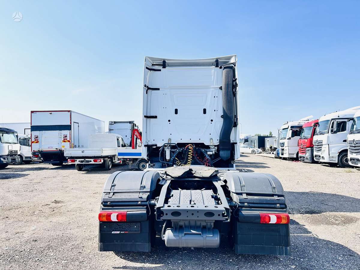 Mercedes-Benz 1845 Actros Big Space, double sleeper