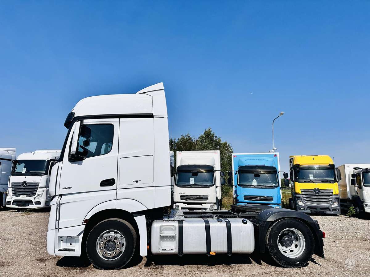 Mercedes-Benz 1845 Actros Big Space, double sleeper