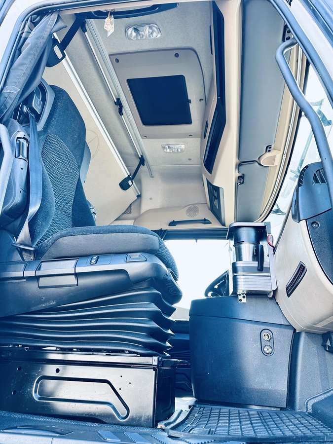 Mercedes-Benz 1845 Actros Big Space, double sleeper