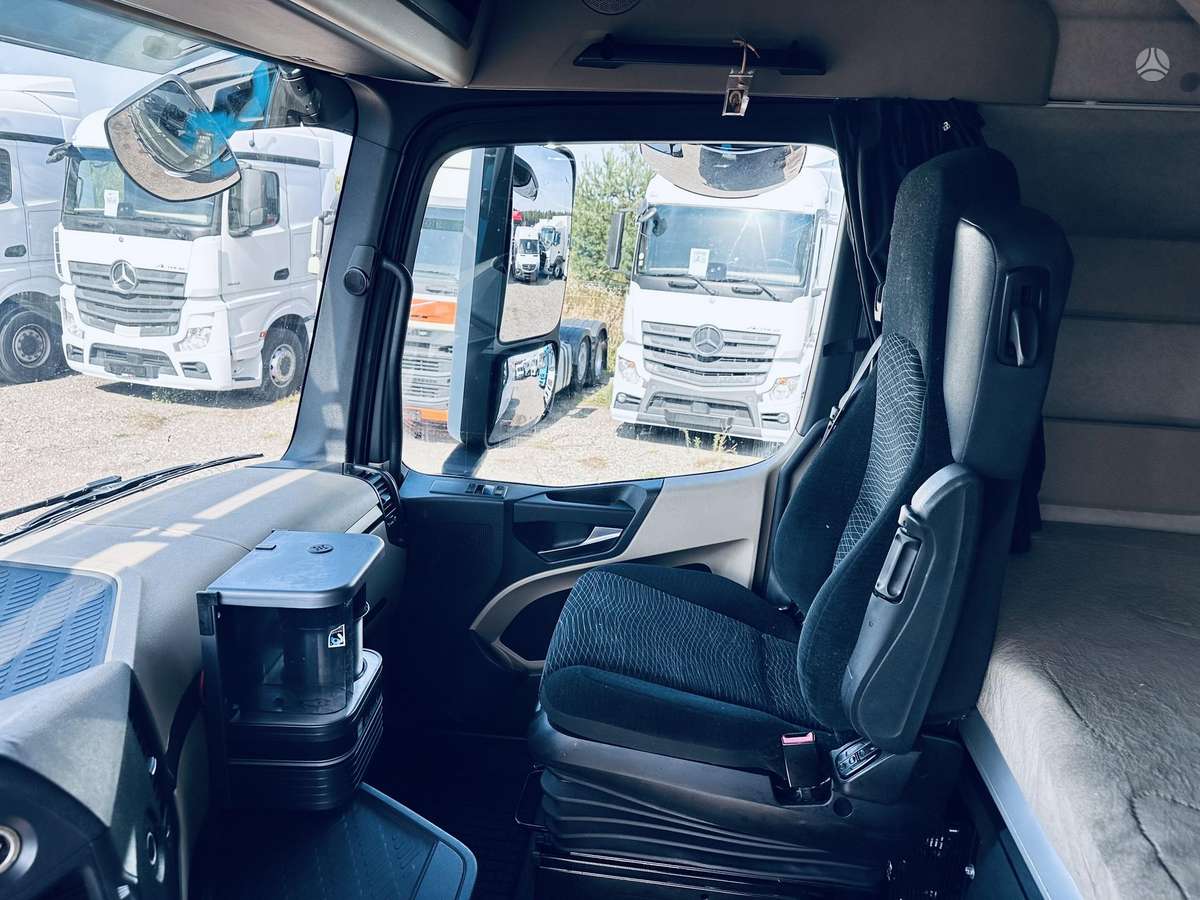 Mercedes-Benz 1845 Actros Big Space, double sleeper