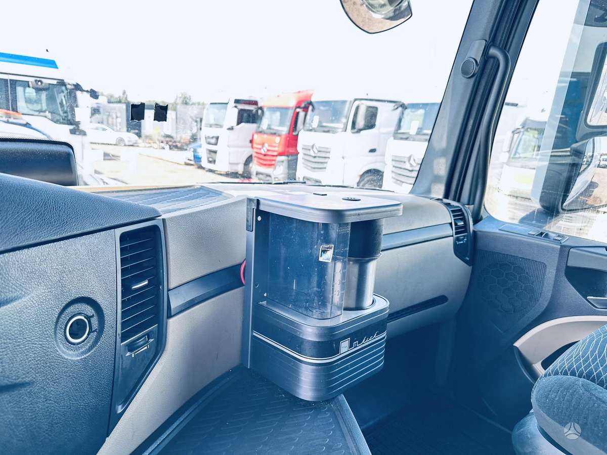 Mercedes-Benz 1845 Actros Big Space, double sleeper
