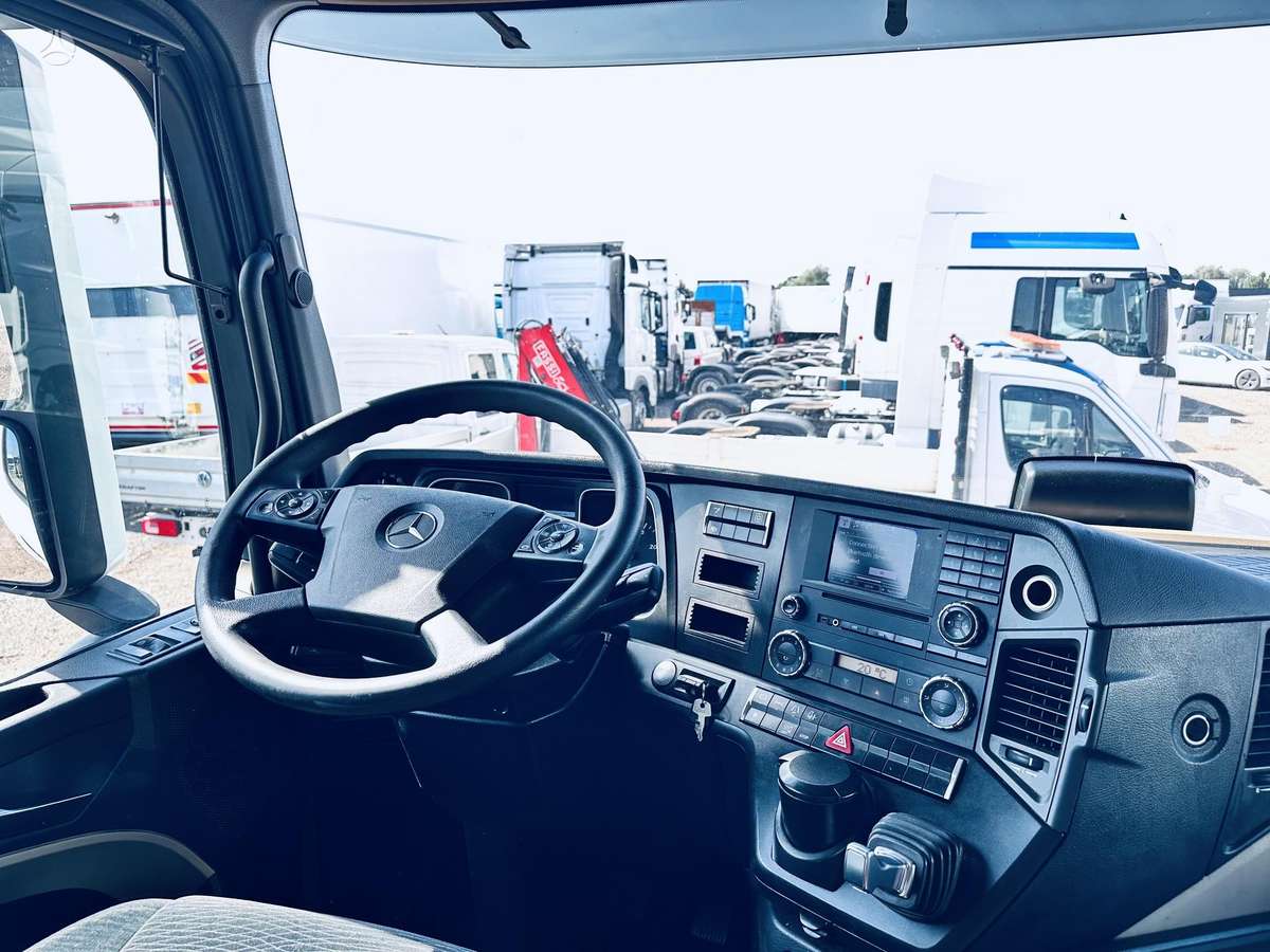 Mercedes-Benz 1845 Actros Big Space, double sleeper