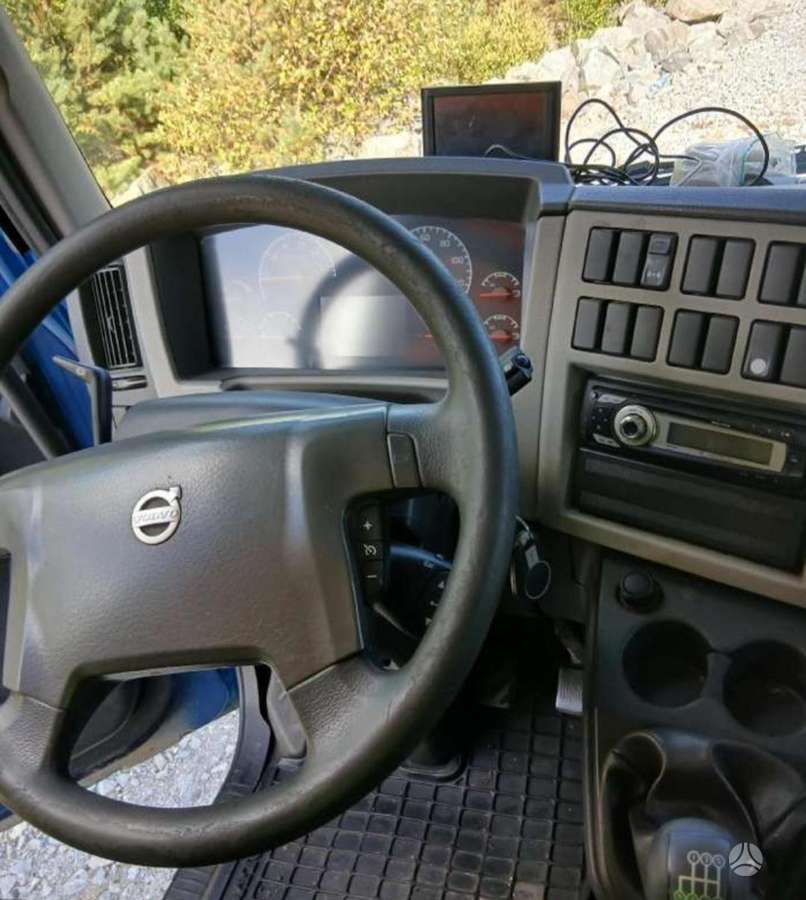 Volvo 240, box trucks / box vans