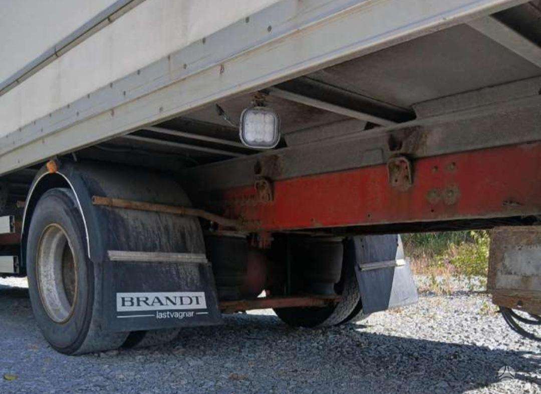 Volvo 240, box trucks / box vans
