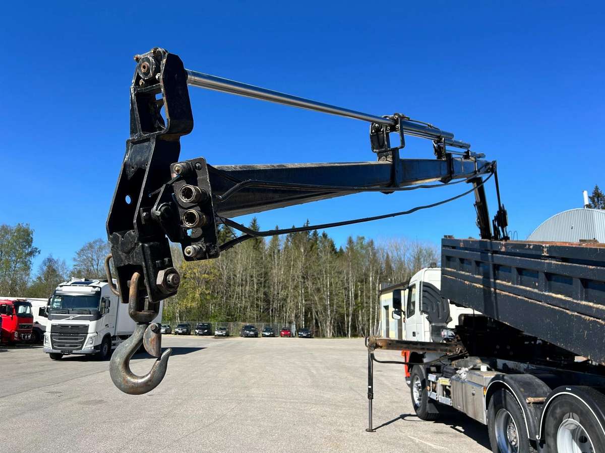 Volvo FM300, самосвалы с краном