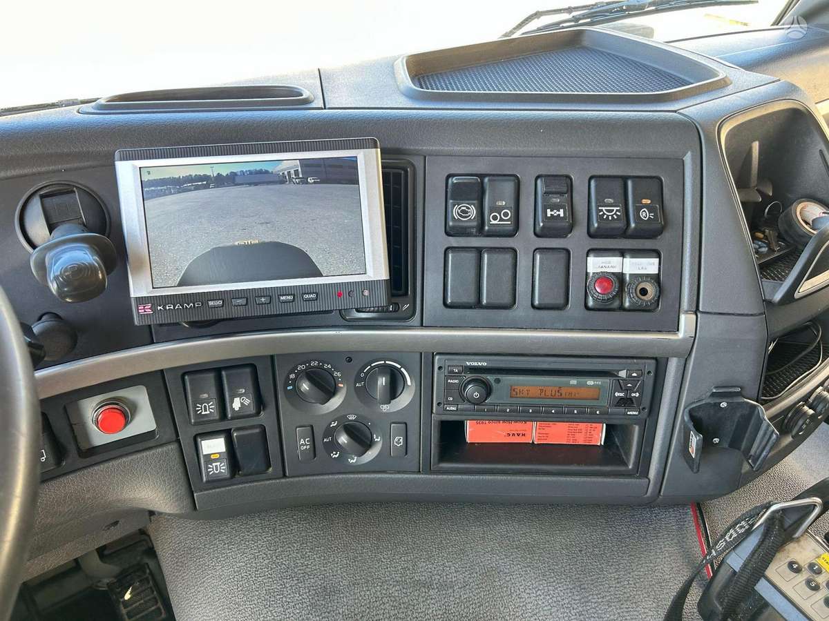 Volvo FM300, dumpers with crane